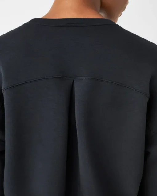 AirEssentials Crew Pullover In Very Black