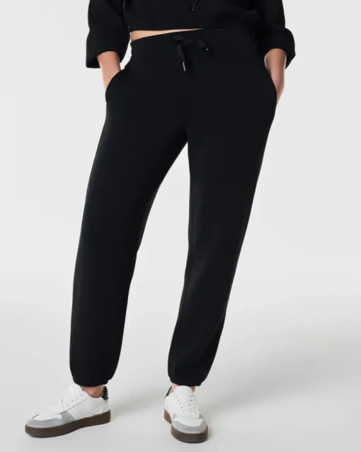 AirEssentials Jogger Pant In Very Black