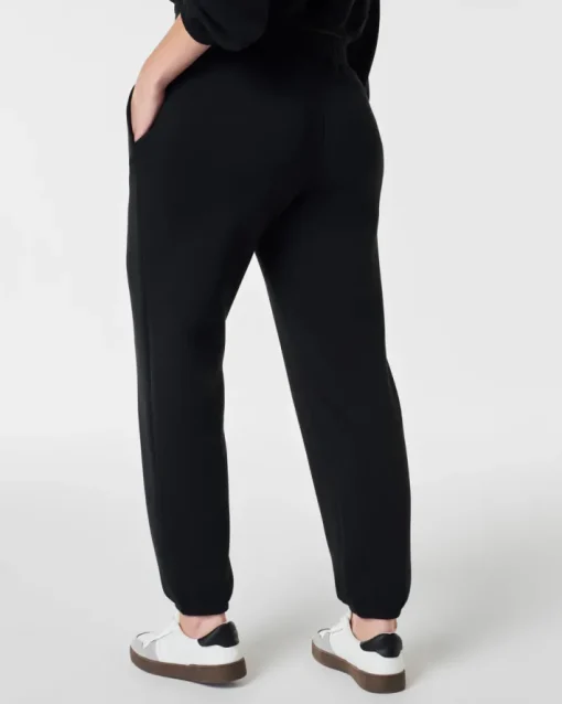 AirEssentials Jogger Pant In Very Black