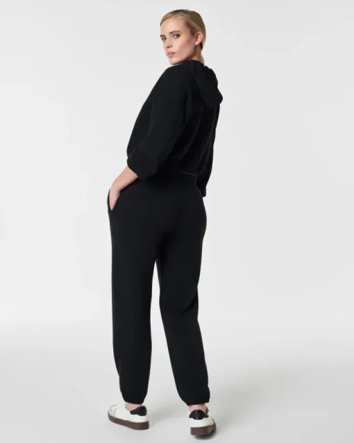 AirEssentials Jogger Pant In Very Black
