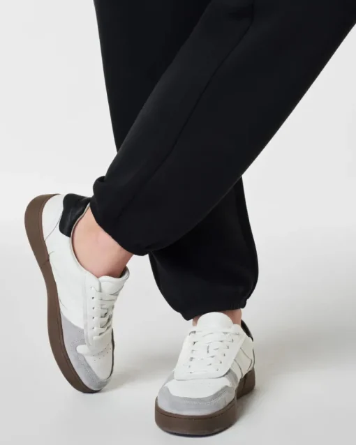 AirEssentials Jogger Pant In Very Black