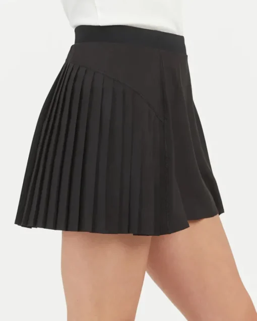 Get Moving Pleated Skirt In Black