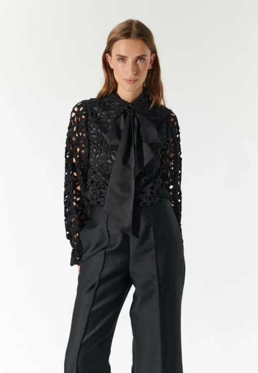 Kikka Blouse In Black