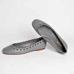 Meghan Flat In Titanium