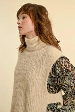 Sleeveless Sweater In Cream